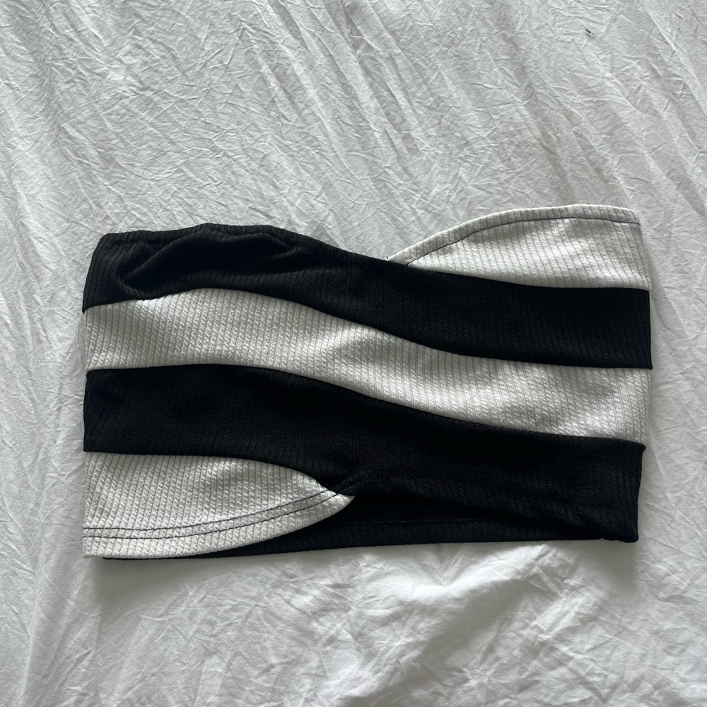 Black and White Strapless Top